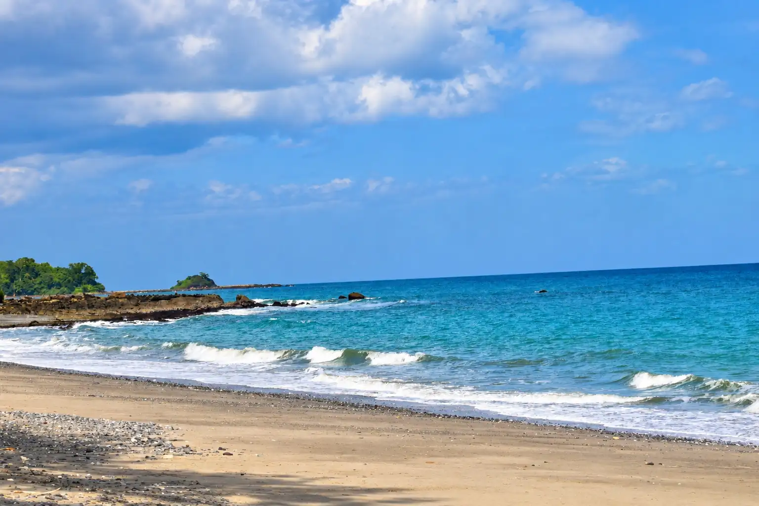 Lamiya Bay Beach featured photo